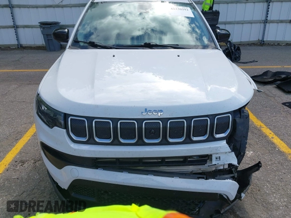 2022 Jeep Compass Latitude Lux with VIN 3C4NJDFB7NT112307, listed as a IAAI auction lot 42330292 with 77,240 mi miles and . Bid and sale history available at DreamBid. Image 13.