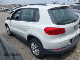 2015 Volkswagen Tiguan S z VIN WVGAV7AX7FW564563, wystawiony jako IAAI lot #42369715 z przebiegiem 27 976 mil mil oraz . Historia ofert i sprzedaży dostępna na DreamBid. Obrazek 3.