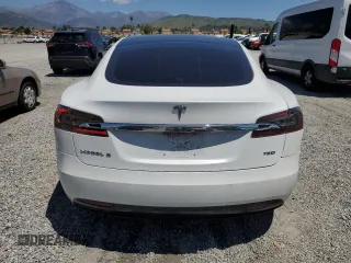 2017 Tesla Model S 100D z VIN 5YJSA1E28HF203141, wystawiony jako Copart lot #56306495 z przebiegiem 101 039 mil mil oraz Szkoda całkowita • Salvage title. Historia ofert i sprzedaży dostępna na DreamBid. Obrazek 6.