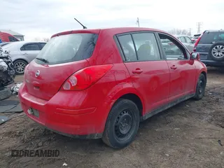 2011 Nissan Versa S z VIN 3N1BC1CP0BL494240, wystawiony jako IAAI lot #41703008 z przebiegiem 182 284 mil mil oraz . Historia ofert i sprzedaży dostępna na DreamBid. Obrazek 4.