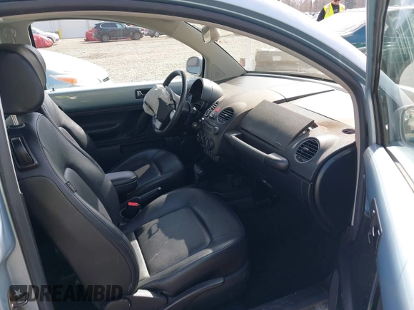 2010 Volkswagen Beetle with VIN 3VWRG3AG4AM016018, listed as a IAAI auction lot 41873044 with 33,263 mi miles and . Bid and sale history available at DreamBid. Image 5.