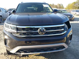 2022 Volkswagen Atlas SE with VIN 1V2DP2CA4NC532255, listed as a IAAI auction lot 41596701 with 33,352 mi miles and . Bid and sale history available at DreamBid. Image 12.