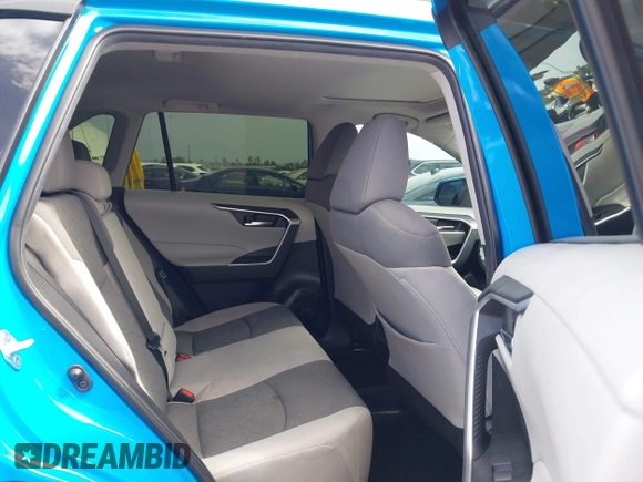 2021 Toyota RAV4 XLE with VIN 2T3W1RFV3MW164777, listed as a IAAI auction lot 41708032 with 76,854 mi miles. Bid and sale history available at carsss.com. Image 8.