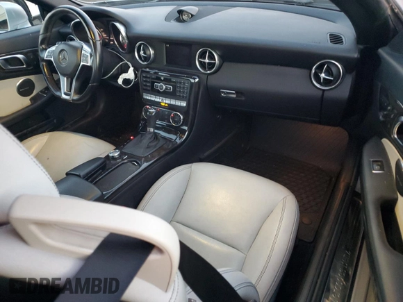 2013 Mercedes-Benz SLK 250 z VIN WDDPK4HA5DF059342, wystawiony jako Copart lot #85258764 z przebiegiem 184 782 mil mil oraz Szkoda całkowita • Salvage title. Historia ofert i sprzedaży dostępna na DreamBid. Obrazek 8.