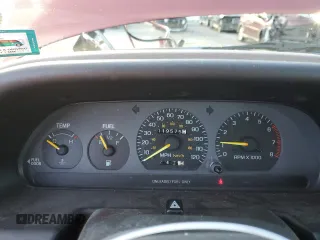 1996 Ford Escort z VIN 1FASP15J7TW112703, wystawiony jako Copart lot #84905564 z przebiegiem 119 575 mil mil oraz Szkoda całkowita • Salvage title. Historia ofert i sprzedaży dostępna na DreamBid. Obrazek 9.