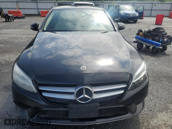 2019 Mercedes-Benz C 300 with VIN 55SWF8EB2KU303821, listed as a Copart auction lot 63226775 with 74,256 mi miles and Clean title. Bid and sale history available at DreamBid. Image 5.