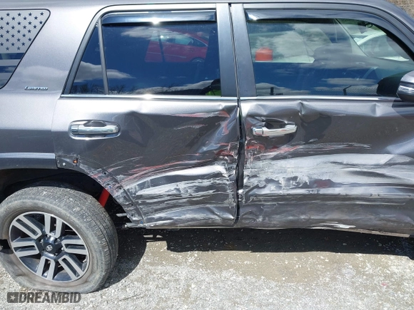 2017 Toyota 4Runner SR5 with VIN JTEBU5JR9H5415822, listed as a IAAI auction lot 41806456 with 129,585 mi miles. Bid and sale history available at carsss.com. Image 6.