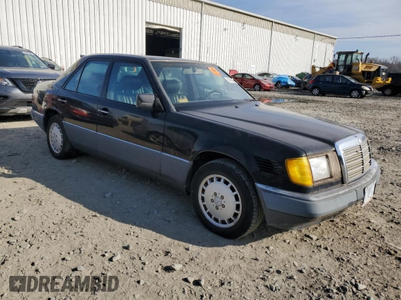 1993 Mercedes-Benz 300 with VIN WDBEB28E6PB878265, listed as a Copart auction lot 50939465 with 229,635 mi miles and Clean Title. Bid and sale history available at DreamBid. Image 4.