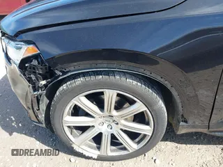 2016 Volvo XC90 T6 Inscription with VIN YV4A22PL6G1064524, listed as a IAAI auction lot 41795921 with 111,483 mi miles. Bid and sale history available at carsss.com. Image 17.