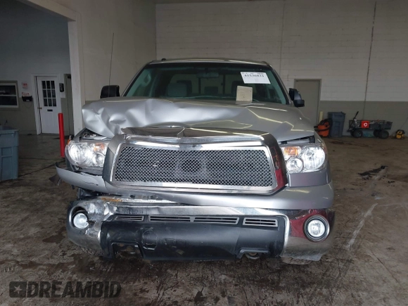 2010 Toyota Tundra 4WD Truck with VIN 5TFUM5F18AX005636, listed as a IAAI auction lot 41536831 with 77,726 mi miles. Bid and sale history available at carsss.com. Image 12.