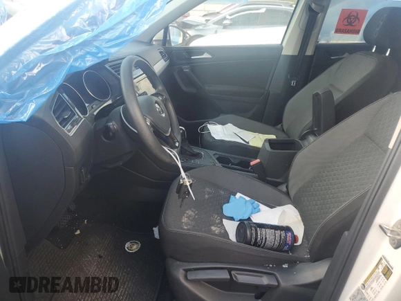 2021 Volkswagen Tiguan S z VIN 3VV1B7AX1MM155177, wystawiony jako Copart lot #70585534 z przebiegiem Nie podano mil oraz Szkoda całkowita • Salvage title. Historia ofert i sprzedaży dostępna na DreamBid. Obrazek 7.