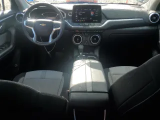 2023 Chevrolet Blazer LT z VIN 3GNKBHR44PS176048, wystawiony jako Copart lot #56569765 z przebiegiem 25 619 mil mil oraz Nie do naprawy • Non repairable. Historia ofert i sprzedaży dostępna na DreamBid. Obrazek 8.