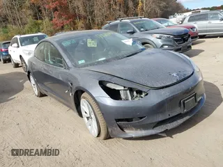 2022 Tesla Model 3 Long Range z VIN 5YJ3E1EB6NF258630, wystawiony jako IAAI lot #40682978 z przebiegiem 34 868 mil mil oraz . Historia ofert i sprzedaży dostępna na DreamBid. Obrazek 1.