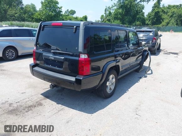 2008 Jeep Commander Sport z VIN 1J8HG48K08C132383, wystawiony jako IAAI lot #42600242 z przebiegiem 167 206 mil mil oraz . Historia ofert i sprzedaży dostępna na DreamBid. Obrazek 4.