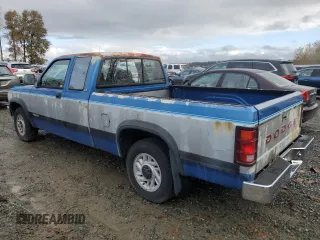1993 Dodge Dakota z VIN 1B7GL23Y0PS104294, wystawiony jako Copart lot #76207874 z przebiegiem 142 584 mil mil oraz Czysty tytuł • Clean title. Historia ofert i sprzedaży dostępna na DreamBid. Obrazek 2.