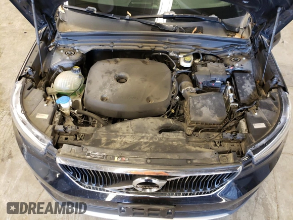 2019 Volvo XC40 Momentum with VIN YV4162XZ2K2009550, listed as a Copart auction lot 62205663 with 61,363 mi miles. Bid and sale history available at carsss.com. Image 12.