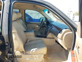 2014 Chevrolet Tahoe LTZ z VIN 1GNSCCE04ER141920, wystawiony jako IAAI lot #41484239 z przebiegiem 98 855 mil mil oraz . Historia ofert i sprzedaży dostępna na DreamBid. Obrazek 5.