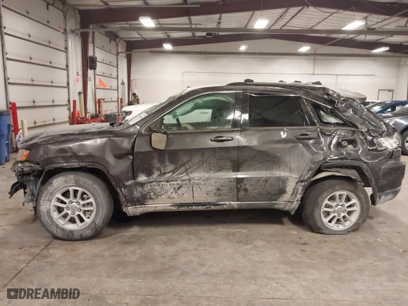 2018 Jeep Grand Cherokee Laredo E with VIN 1C4RJFAG4JC313054, listed as a IAAI auction lot 41469450 with 142,929 mi miles. Bid and sale history available at carsss.com. Image 15.