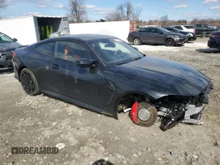 2025 BMW M4 Competition xDrive z VIN WBS33HK02SCU00054, wystawiony jako Copart lot #47260555 z przebiegiem 3 709 mil mil oraz Szkoda całkowita • Salvage title. Historia ofert i sprzedaży dostępna na DreamBid. Obrazek 4.
