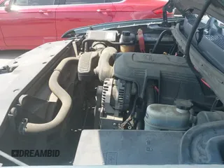 2008 Chevrolet Silverado 1500 1LT z VIN 1GCEC19038Z310799, wystawiony jako IAAI lot #43228795 z przebiegiem 219 614 mil mil oraz . Historia ofert i sprzedaży dostępna na DreamBid. Obrazek 19.