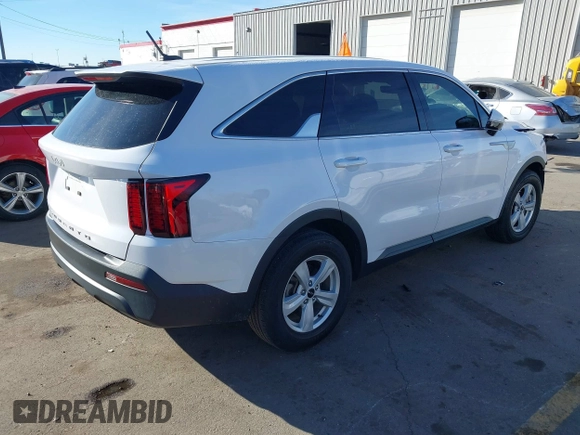 2022 Kia Sorento LX with VIN 5XYRG4LC6NG111914, listed as a IAAI auction lot 41402951 with 46,157 mi miles. Bid and sale history available at carsss.com. Image 4.