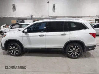 2022 Honda Pilot Touring 7-Passenger with VIN 5FNYF6H63NB063857, listed as a IAAI auction lot 41936941 with 54,424 mi miles. Bid and sale history available at carsss.com. Image 13.