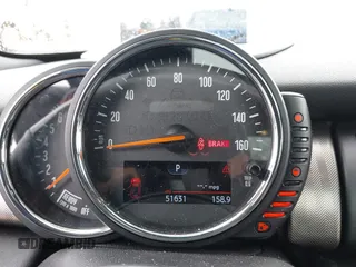 2017 MINI Hardtop 4 Door Cooper S z VIN WMWXU3C58H2D33073, wystawiony jako IAAI lot #41913081 z przebiegiem 51 631 mil mil oraz . Historia ofert i sprzedaży dostępna na DreamBid. Obrazek 7.