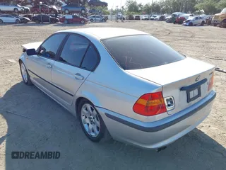 2002 BMW 3 Series 325i with VIN WBAEV33412KL55500, listed as a IAAI auction lot 42008308 with 172,852 mi miles. Bid and sale history available at carsss.com. Image 3.