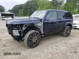 2025 Lexus GX 550 Premium z VIN JTJTBCDX2S5040972, wystawiony jako Copart lot #56467325 z przebiegiem 2 021 mil mil oraz Szkoda całkowita • Salvage title. Historia ofert i sprzedaży dostępna na DreamBid. Obrazek 1.