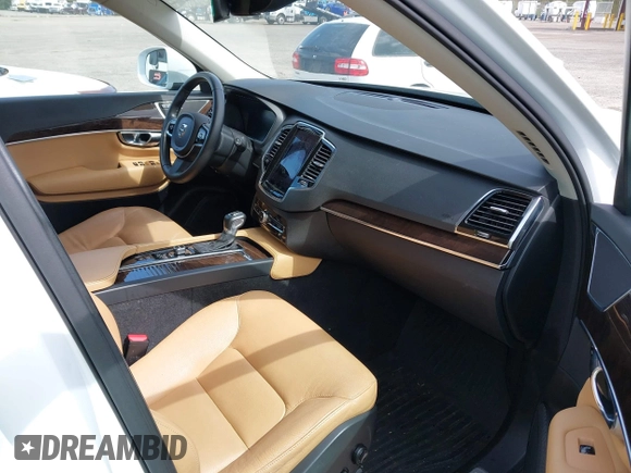 2016 Volvo XC90 T6 Momentum with VIN YV4A22PK8G1043665, listed as a IAAI auction lot 42004230 with 156,681 mi miles. Bid and sale history available at carsss.com. Image 5.