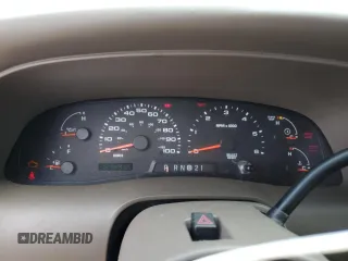2003 Ford Excursion Eddie Bauer с VIN 1FMNU45S63EA15696, выставлен на аукционе Copart как лот 57557965 с пробегом 129 493 миль миль и Чистый • Clean title. История ставок и продаж доступна на DreamBid. Изображение 9.