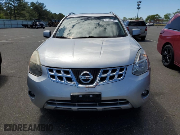 2011 Nissan Rogue S z VIN JN8AS5MV4BW669104, wystawiony jako Copart lot #57426735 z przebiegiem 132 021 mil mil oraz Tytuł czysty. Historia ofert i sprzedaży dostępna na DreamBid. Obrazek 5.