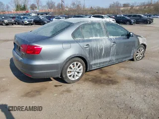 2011 Volkswagen Jetta Sedan SE w/Convenience & Sunroof PZEV with VIN 3VWDZ7AJ5BM305515, listed as a IAAI auction lot 41908863 with 1 mi miles. Bid and sale history available at carsss.com. Image 4.