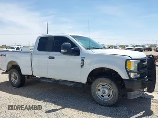 2017 Ford F-250 XLT z VIN 1FT7X2B67HEB14146, wystawiony jako IAAI lot #42256811 z przebiegiem 121 617 mil mil oraz . Historia ofert i sprzedaży dostępna na DreamBid. Obrazek 13.