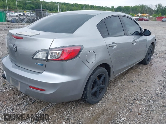 2013 Mazda 3 i Sport z VIN JM1BL1U75D1743637, wystawiony jako IAAI lot #42258672 z przebiegiem 151 404 mil mil oraz . Historia ofert i sprzedaży dostępna na DreamBid. Obrazek 4.