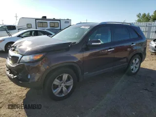 2013 Kia Sorento EX z VIN 5XYKUDA66DG352331, wystawiony jako Copart lot #57895215 z przebiegiem 169 632 mil mil oraz Czysty tytuł • Clean title. Historia ofert i sprzedaży dostępna na DreamBid. Obrazek 1.