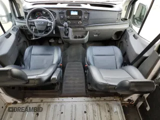 2022 Ford Transit Cargo z VIN 1FTBR3X80NKA69827, wystawiony jako Copart lot #45023705 z przebiegiem 48 992 mil mil oraz Czysty tytuł • Clean title. Historia ofert i sprzedaży dostępna na DreamBid. Obrazek 8.