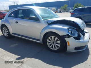 2014 Volkswagen Beetle Entry с VIN 3VWFP7AT4EM610038, выставлен на аукционе IAAI как лот 41949145 с пробегом 162 760 миль миль и . История ставок и продаж доступна на DreamBid. Изображение 1.