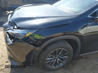 2025 Lexus NX 350h z VIN 2T2AKCEZ5SC035967, wystawiony jako IAAI lot #42301335 z przebiegiem 29 027 mil mil oraz . Historia ofert i sprzedaży dostępna na DreamBid. Obrazek 18.