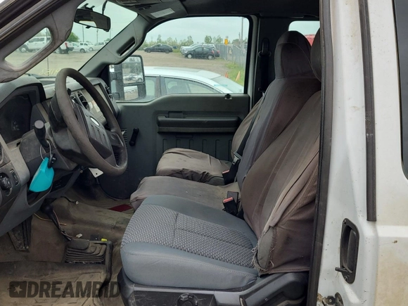 2013 Ford F-250 XL z VIN 1FT7X2B6XDEB81253, wystawiony jako IAAI lot #42854468 z przebiegiem 217 973 mil mil oraz . Historia ofert i sprzedaży dostępna na DreamBid. Obrazek 44.