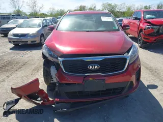 2019 Kia Sorento LX z VIN 5XYPG4A50KG470876, wystawiony jako IAAI lot #42156680 z przebiegiem 133 683 mil mil oraz . Historia ofert i sprzedaży dostępna na DreamBid. Obrazek 12.