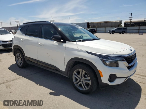 2021 Kia Seltos S z VIN KNDEU2AA5M7075898, wystawiony jako Copart lot #57243215 z przebiegiem 48 361 mil mil oraz Szkoda całkowita • Salvage title. Historia ofert i sprzedaży dostępna na DreamBid. Obrazek 4.
