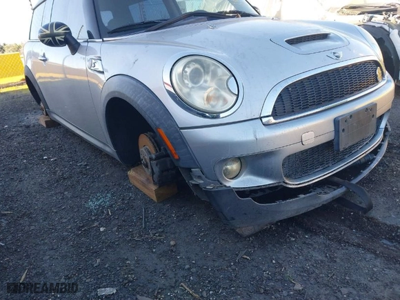 2009 MINI Cooper Clubman S with VIN WMWMM33579TP73734, listed as a IAAI auction lot 41284744 with 1 mi miles. Bid and sale history available at carsss.com. Image 6.