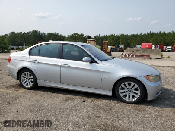 2007 BMW 3 Series 328i z VIN WBAVC53557FZ74918, wystawiony jako Copart lot #56892005 z przebiegiem 184 111 mil mil oraz Szkoda całkowita • Salvage title. Historia ofert i sprzedaży dostępna na DreamBid. Obrazek 4.