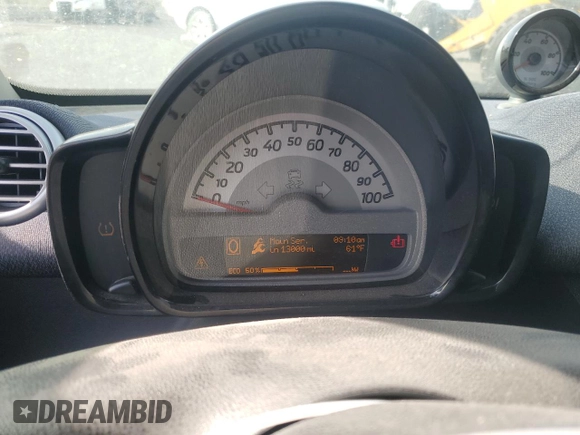 2013 Smart fortwo Passion z VIN WMEEJ9AAXDK673212, wystawiony jako Copart lot #83063024 z przebiegiem 13 000 mil mil oraz Szkody całkowita. Historia ofert i sprzedaży dostępna na DreamBid. Obrazek 9.