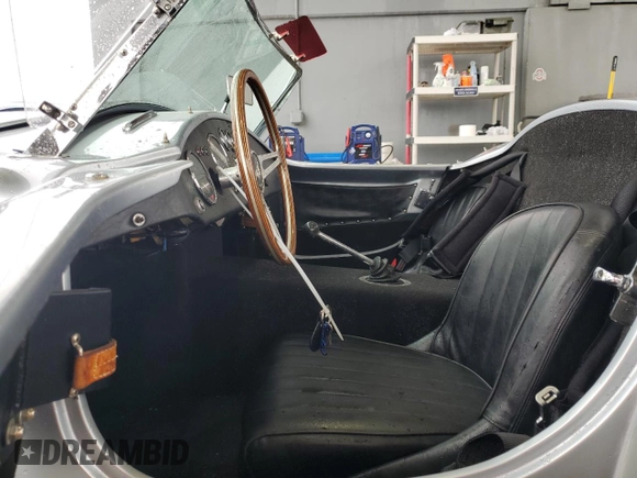 1965 Ford Mustang z VIN CHR2538P870007, wystawiony jako Copart lot #41998005 z przebiegiem 25 925 mil mil oraz Szkoda całkowita • Salvage title. Historia ofert i sprzedaży dostępna na DreamBid. Obrazek 7.