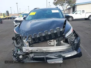 2018 Jeep Cherokee Latitude с VIN 1C4PJLCXXJD556624, выставлен на аукционе IAAI как лот 42464810 с пробегом 63 570 миль миль и . История ставок и продаж доступна на DreamBid. Изображение 12.