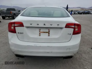 2015 Volvo S60 T5 Drive-E Premier z VIN YV140MFB2F1315820, wystawiony jako Copart lot #48077765 z przebiegiem 116 473 mil mil oraz Szkoda całkowita • Salvage title. Historia ofert i sprzedaży dostępna na DreamBid. Obrazek 6.