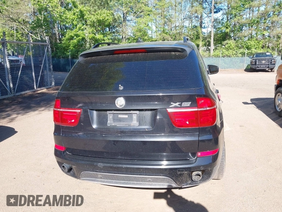 2012 BMW X5 35i z VIN 5UXZV4C5XCL744343, wystawiony jako IAAI lot #42134441 z przebiegiem 136 984 mil mil oraz . Historia ofert i sprzedaży dostępna na DreamBid. Obrazek 16.