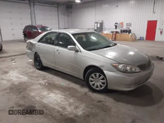 2006 Toyota Camry STD with VIN 4T1BE32K86U146203, listed as a IAAI auction lot 41848666 with 209,159 mi miles. Bid and sale history available at carsss.com. Image 1.